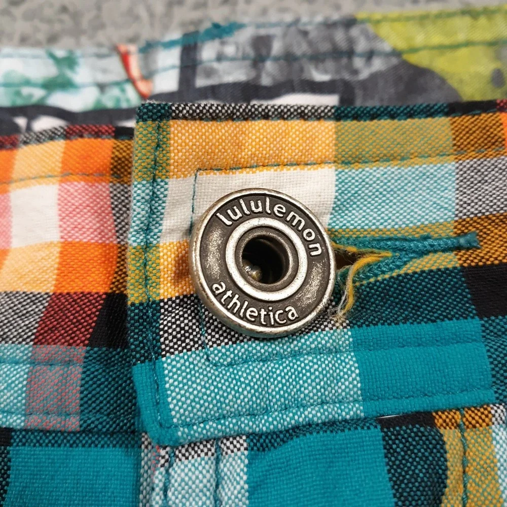 Lululemon Kahuna Shorts Mens Size 36 x 8 Plaid Multicolor Flat Front Casual